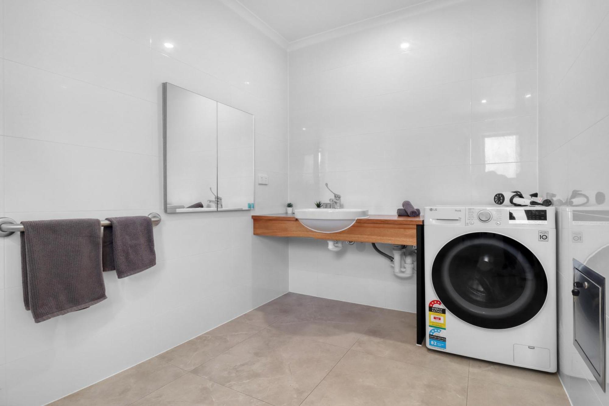 Recharge In Waurn Ponds Hotel Джилонг Екстериор снимка